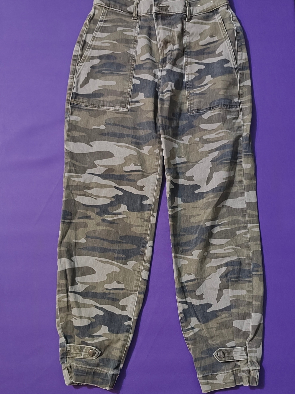 Express Women's Faded Olive Camo Cargo Pants